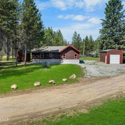 80 Zodiac Ln, Nordman, ID 83848