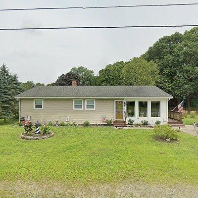 104 Fogarty Ave, Jewett City, CT 06351