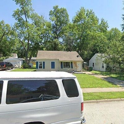 1043 69 Th St, Windsor Heights, IA 50324