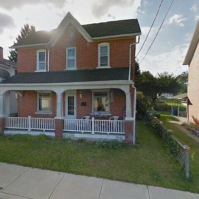 106 Chestnut St, Roseto, PA 18013