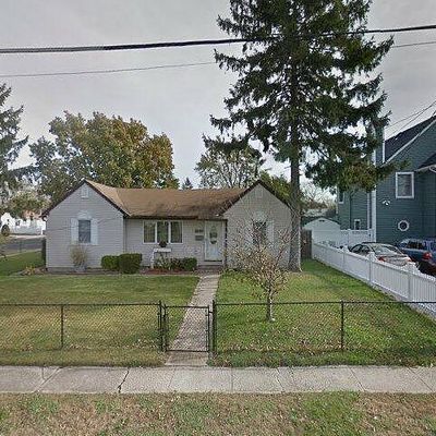 1 Washington Dr, Lindenhurst, NY 11757