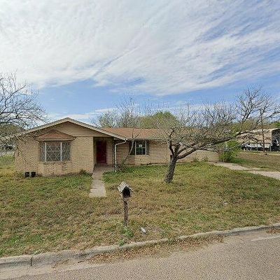 1004 N Wilhelma Ave, Hebbronville, TX 78361