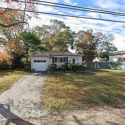 12 Princeton St, Bay Shore, NY 11706