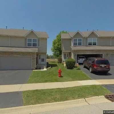 1211 Alexandria Dr, Sycamore, IL 60178