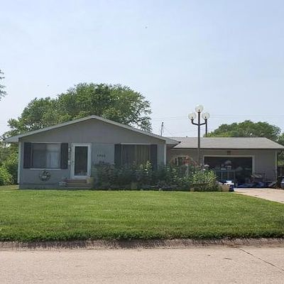 1213 Maple St, Fairbury, NE 68352