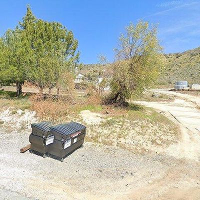 12235 Johnson Rd, Lake Hughes, CA 93532