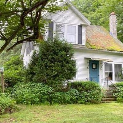 166 Douglas St, Uxbridge, MA 01569