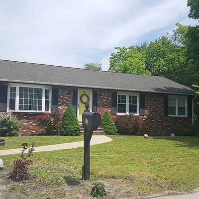 18 Newton St, Attleboro, MA 02703