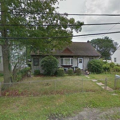 196 S Broome Ave, Lindenhurst, NY 11757