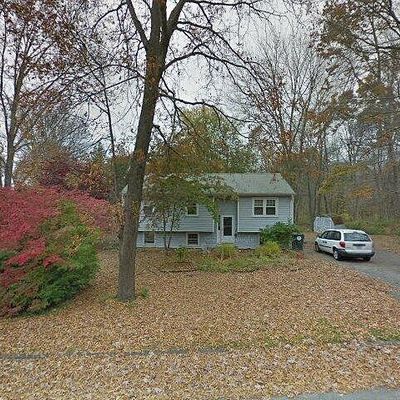 2 Roger Rd, Jewett City, CT 06351