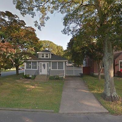 20 Adams St W, East Islip, NY 11730