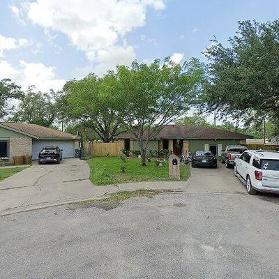 2013 Burnie Cir, Alice, TX 78332