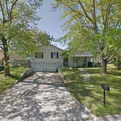 2025 Se 35 Th St, Topeka, KS 66605