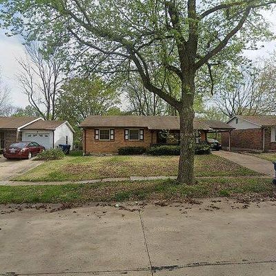 2044 Kingsford Dr, Florissant, MO 63031