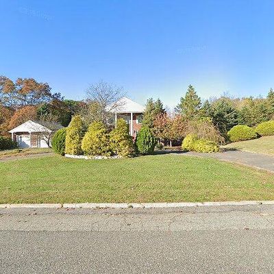 19 Victoria Ln, Manorville, NY 11949