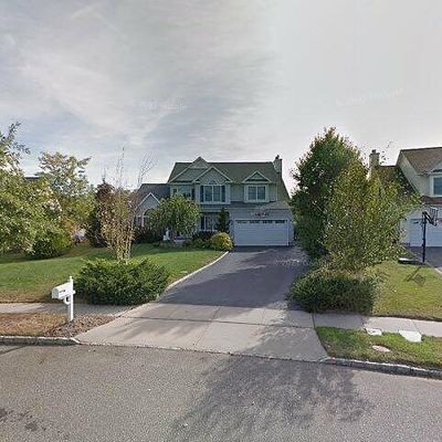 24 Franciscan Ln, Smithtown, NY 11787