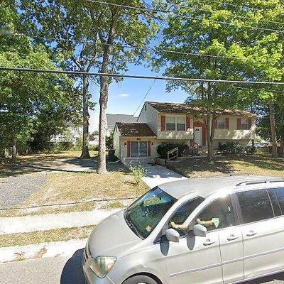 241 W Donna Dr, Egg Harbor City, NJ 08215