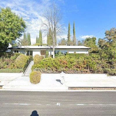 24201 Burbank Blvd, Woodland Hills, CA 91367