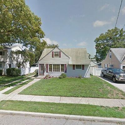 2107 Beech St, Wantagh, NY 11793