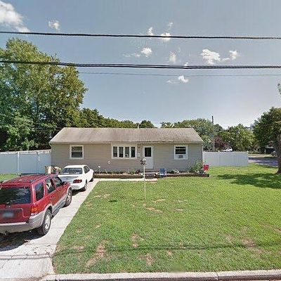 22 Ash St, Central Islip, NY 11722