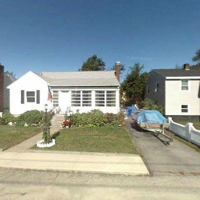 27 D St, Hull, MA 02045