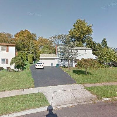 27 Deep Dale Dr W, Levittown, PA 19056