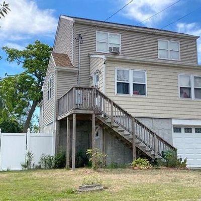 290 Cedar Ave, Patchogue, NY 11772