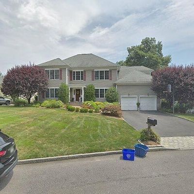 3 Frederick Ct, Harrison, NY 10528