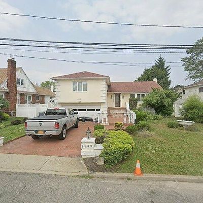 2599 Orr St, Merrick, NY 11566