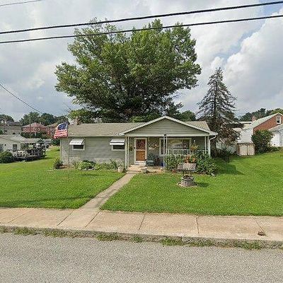 325 W Beaver St, Hallam, PA 17406