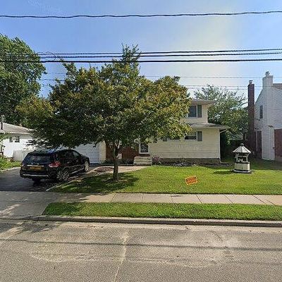 338 N Delaware Ave, Massapequa, NY 11758