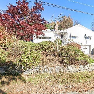 30 Smithfield Ave, Putnam, CT 06260