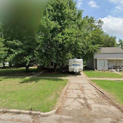 304 Spruce St, Halstead, KS 67056