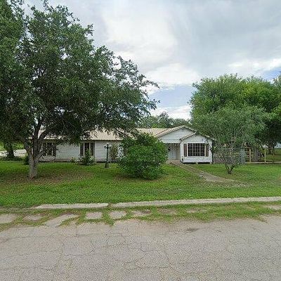 305 Momeny Street, Benavides, TX 78341