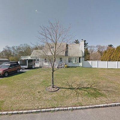 31 Creekside Dr, Middle Island, NY 11953