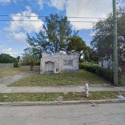 3801 Greenwood Avenue, West Palm Beach, FL 33407