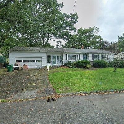 4 Daniel Dr, Chicopee, MA 01013