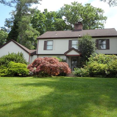 36 Delaware Rim Dr, Yardley, PA 19067