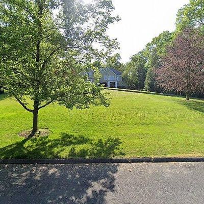 36 Hidden Pond Ln, Trumbull, CT 06611