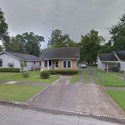 4425 Chaison St, Beaumont, TX 77705