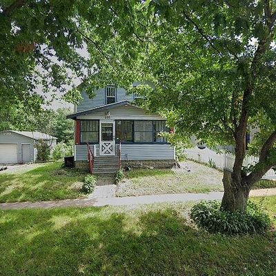 416 College St, Cedar Falls, IA 50613