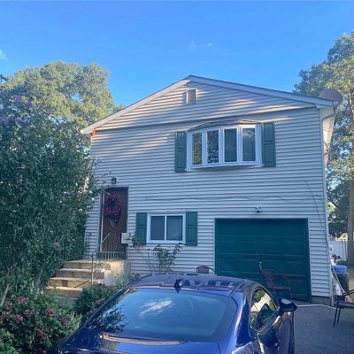 42 Sterling Ave, Patchogue, NY 11772