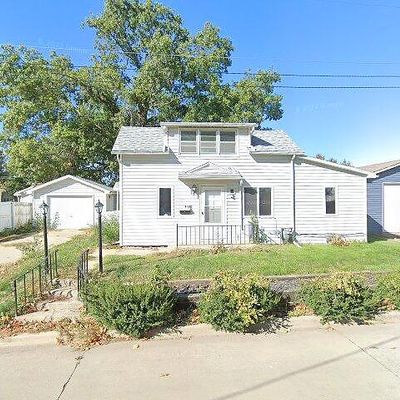 421 E 4 1/2 St S, Newton, IA 50208