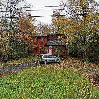 535 Country Place Dr, Tobyhanna, PA 18466