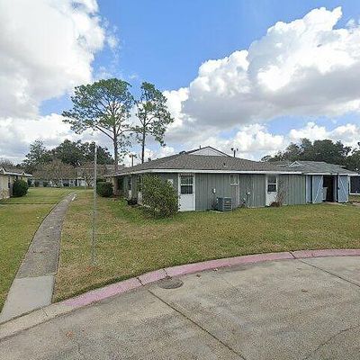 5 Maple Ln, Saint Rose, LA 70087