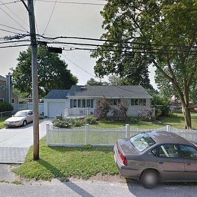 50 Beecher Ave, East Islip, NY 11730