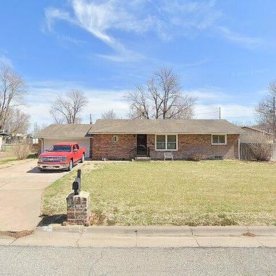 504 Columbia Dr, Hutchinson, KS 67502