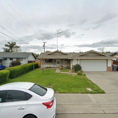 520 S Almond St, Dixon, CA 95620