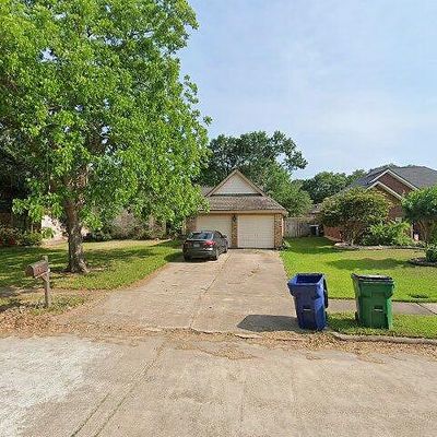 620 Manor Dr, Angleton, TX 77515