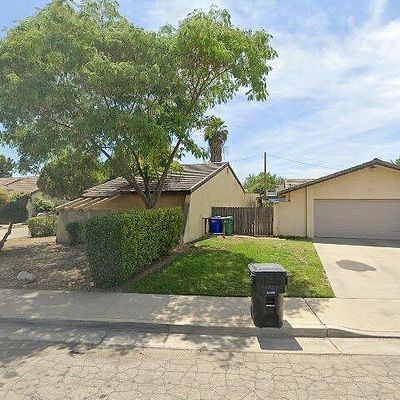 657 Village Green St, Porterville, CA 93257